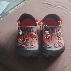 Crocs - Marvel - Spiderman Kids Black and Red Spider Graphic Clog Shoes Size J1